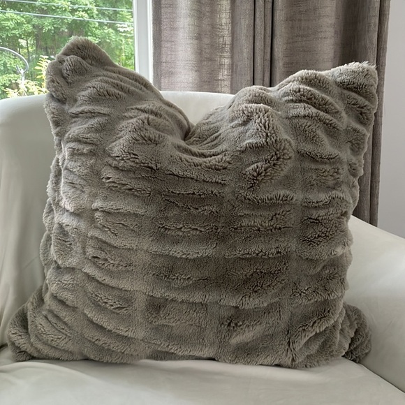 Pottery Barn Faux Fur Ruched Down Filled Pillow & Cover Gray 26x26 - Picture 4 of 9